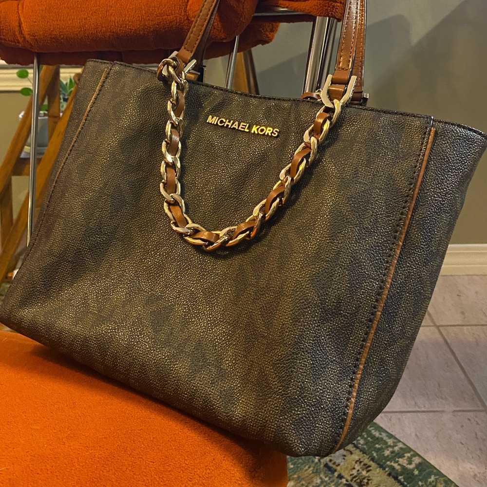 Gorgeous Michael Kors Purse/Small Tote